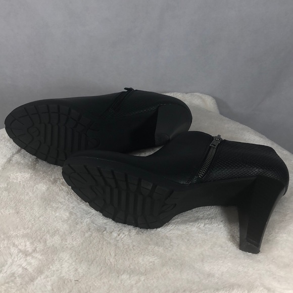 💜 NEW , White Mt , Black Booties, Size 10 . - Picture 5 of 6